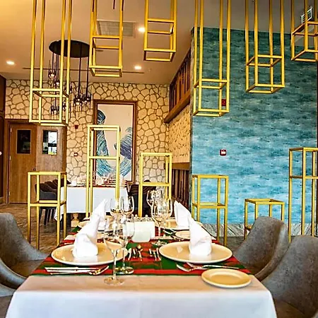 Arnor De Luxe & Hotel