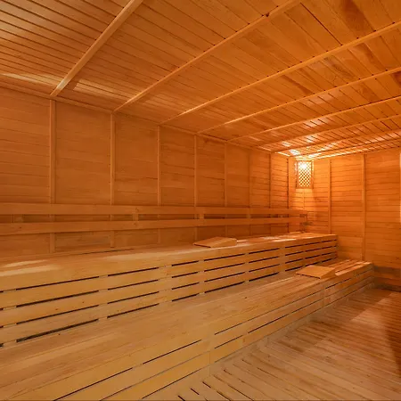 Arnor De Luxe & Hotel